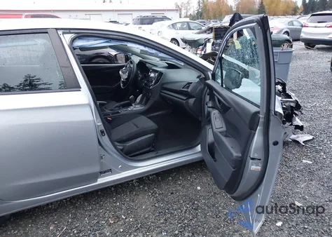 2018 Subaru Impreza 2.0I z USA, uszkodzony, nr VIN 4S3GTAA62J3702738